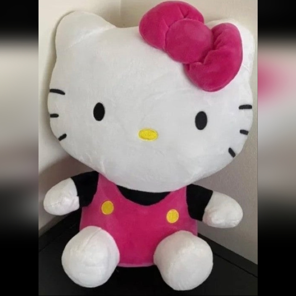 Hello Kitty plush backpack +Hello Kitty Keychain